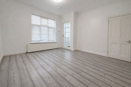 3 Bedroom House To Let - HP12 - Photo 2