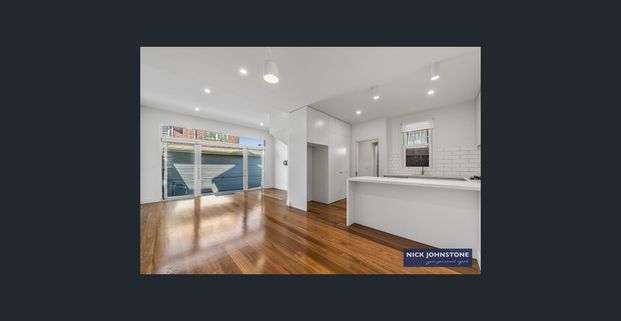 Stylish Period Charm Meets Modern Elegance - Photo 1