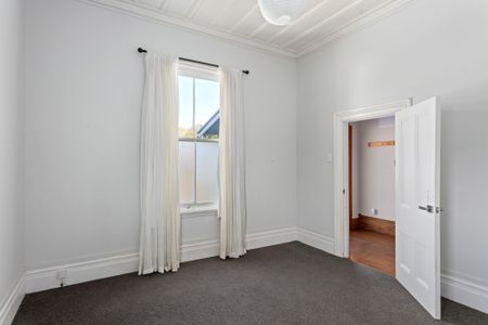 Large Four Bedroom Home! - Photo 4