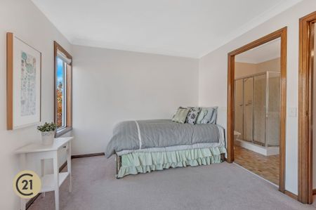 Two Bedroom, Resort Style Complex and Close to All - Photo 5