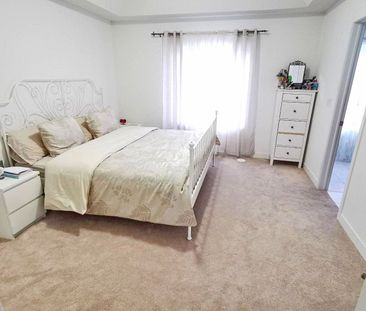 For Lease - 167 Harding Park Street, Newmarket, Ontario - Photo 2