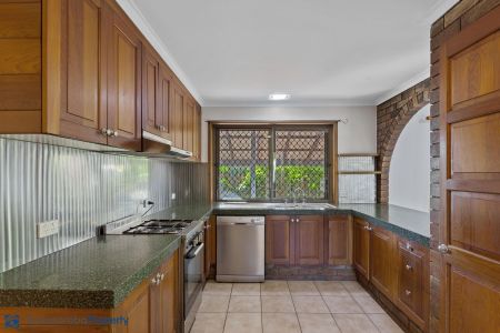 Here it is- the one you've been waiting for in Centenary Heights! - Photo 4