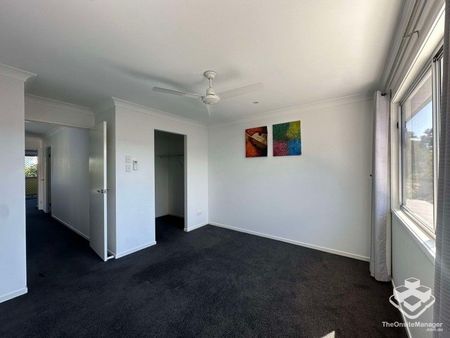 Mansfiled State High Catchment Modern 4 bedrooms Townhouse for rent - Photo 2