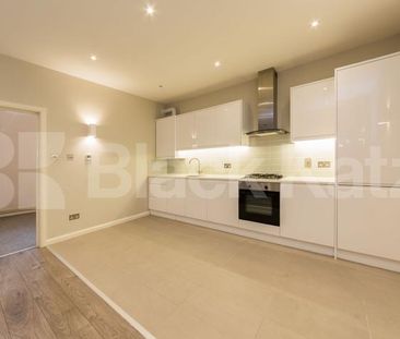 One bedroom warehouse apartment offering loft style features - Photo 3