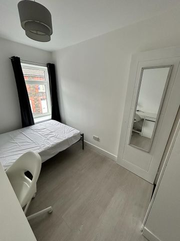 Room For Rent Queen Street, Pontypridd - Photo 5