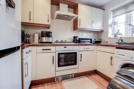 2 bedroom end of terrace house to rent - Photo 4