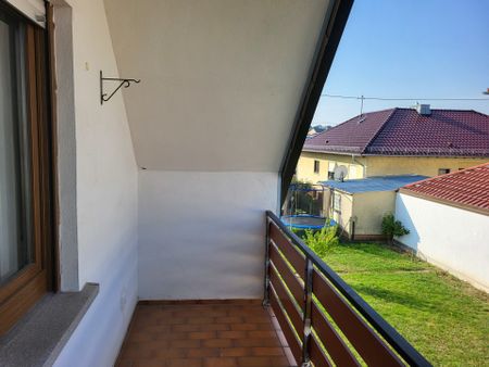 Neuwertige teilmöblierte Dachgeschosswohnung in Nentershausen mit Balkon! - Foto 2