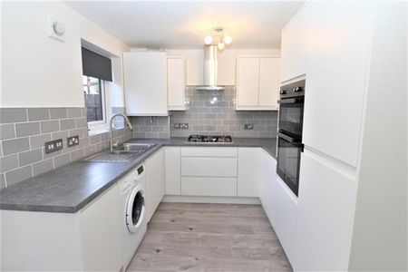 3 Bedroom Mews House For Rent in Marleyer Close, Manchester - Photo 2