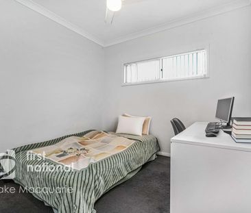LARGE 4 BEDROOM TOWNHOUSE - Photo 5