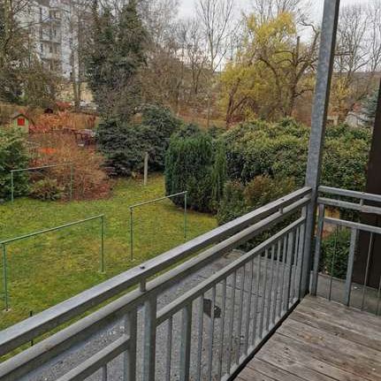 Frei ab 1.11.24 - Ruhige Lage + Balkon + Bad mit Fenster - Photo 2