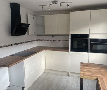 Holcroft Road, SO19 - Photo 3