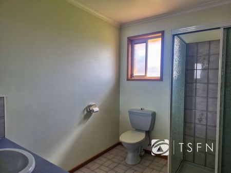 Beautifully Presented Family Home - Photo 4