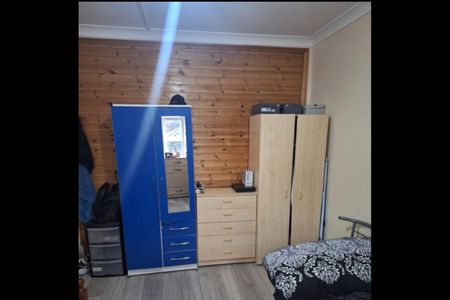 6 Bed Semi-Detached House, Buxton Road, E17 - Photo 2