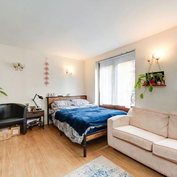 Studio to rent - Photo 1