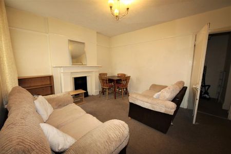 4 bedroom semi-detached house to rent - Photo 2