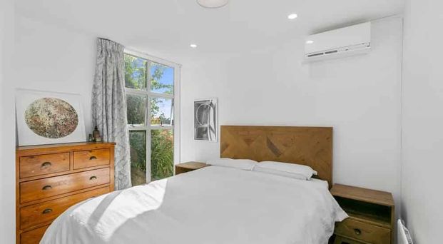 Three Bedroom, Two Bathroom, Kelburn - Photo 1