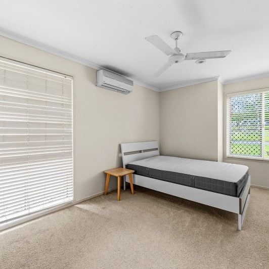 Perfect Family Living in Quiet Street - Photo 1