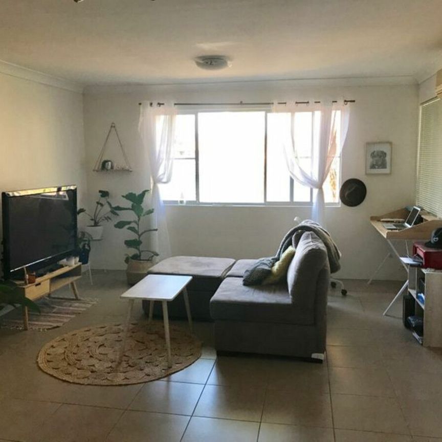 Prime Palm Beach Location - Steps From The Beach - Photo 1