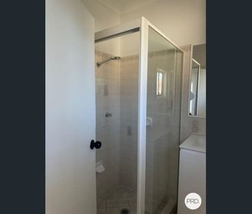 Spacious Family Living in the Heart of Macquarie Fields! - Photo 2