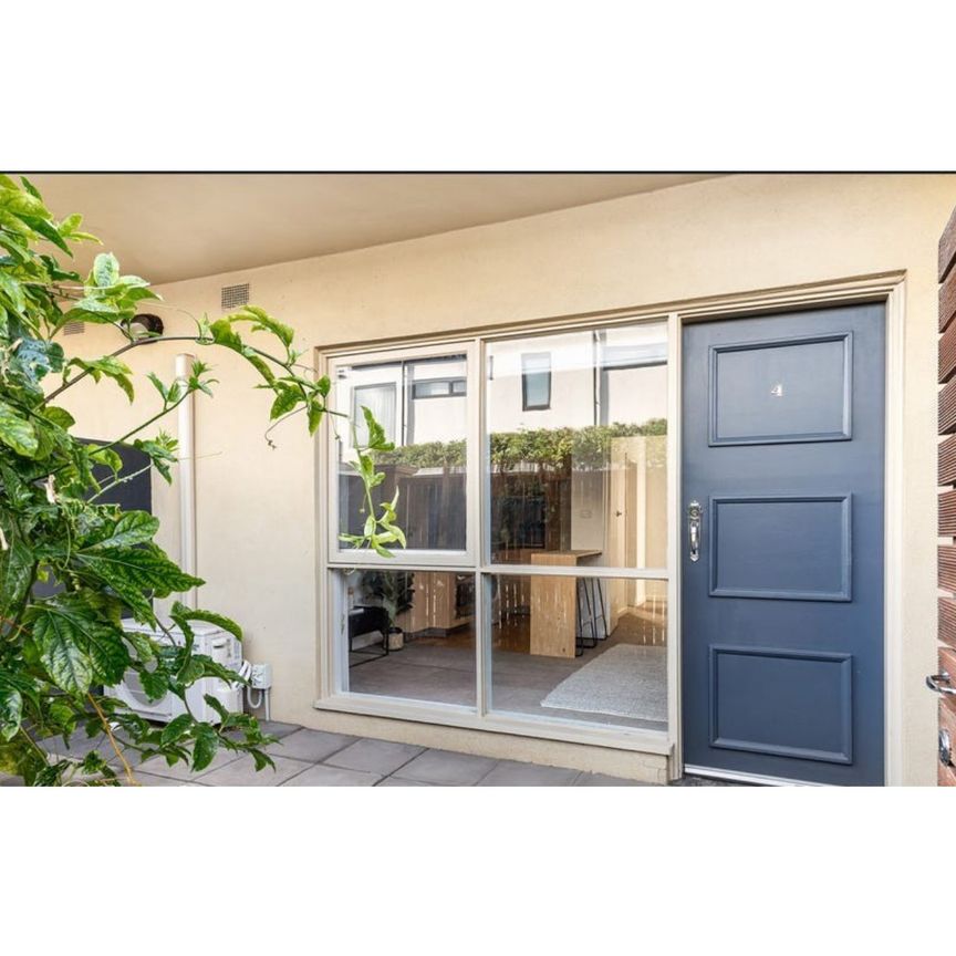 Neat & Contemporary Ground Floor Apartment! - Photo 1