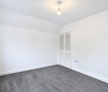 4 bedroom semi-detached house to rent - Photo 3