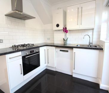 3 bedroom end of terrace house to rent - Photo 2