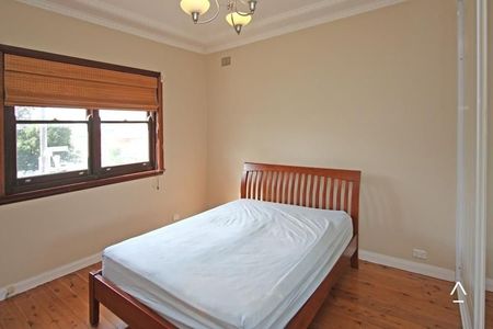 Waterside Lifestyle with Period Charm - Photo 3