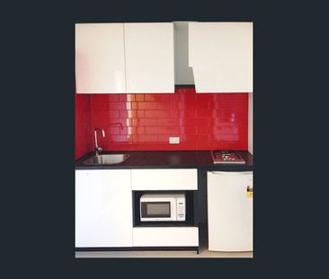 Modern and convenient student apartment near Deakin University - Photo 2