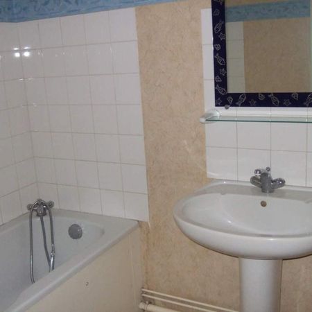 Appartement à louer à Hesdin (62140) en Pas-de-Calais (62). Cet appartement propose une surf... - Photo 4