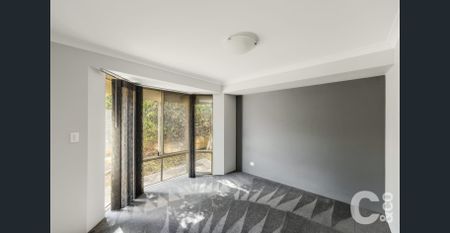 The Perfect Entertainer - Photo 2