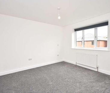 Sanders Lane, Aylesbury, Buckinghamshire, HP21 - Photo 2