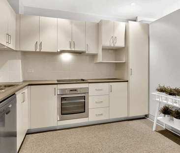 Huge One Bedder in Heart of Crows Nest - Photo 4