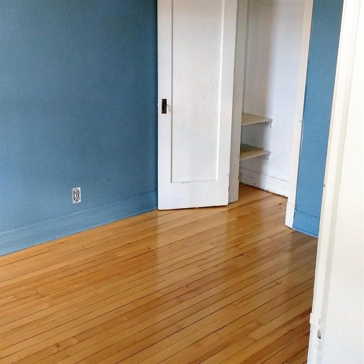 Immeuble - 183-193 Principale Est Magog Charmant 3 1/2 à Louer - Photo 1