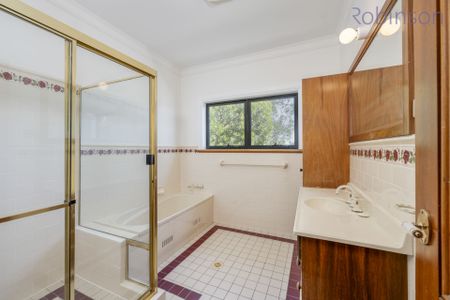 Spacious Two Bedroom Townhouse With Single Garage. - Photo 5