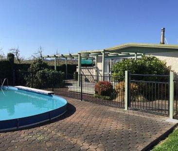 3 Bedroom house on Orchard with pool. - Photo 1