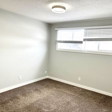 6332 Hewson (Main Level) All Utilities Included! - Photo 4