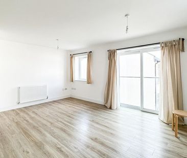 2 bedroom Flat To Let - Photo 2