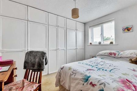 Lowestoft Drive, Cippenham, SL1 - Photo 4