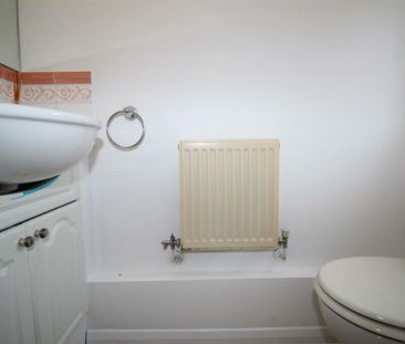 3 Bedroom House - Link Detached To Let - Photo 6