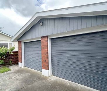 Spacious on Oxford! - Photo 3