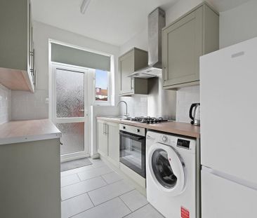 3 bedroom terraced house to rent - Photo 6