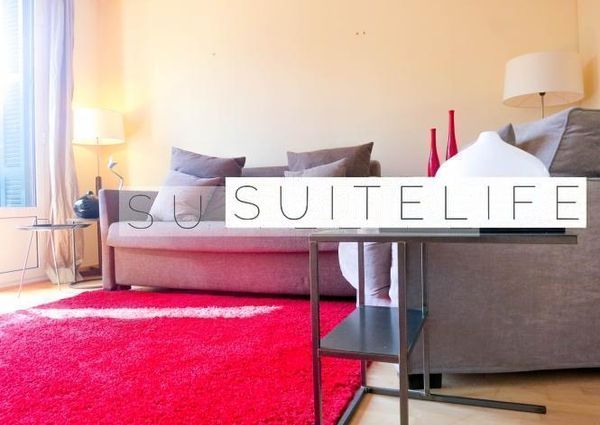 Monsieur Van Damme Lives Upstairs