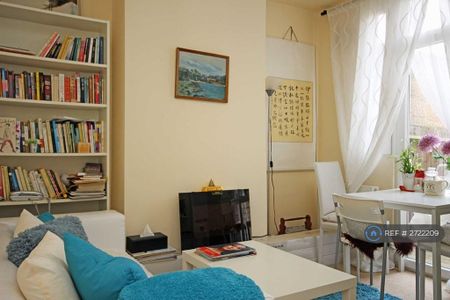 3 bedroom terraced house to rent - Photo 2