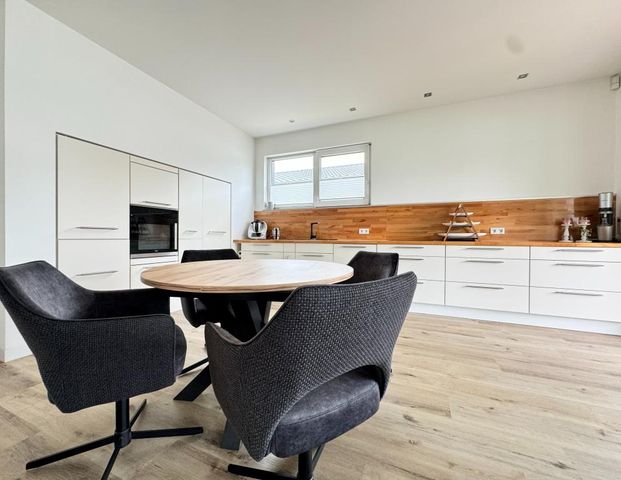 Komfort und Klasse : Modernes Einfamilienhaus mit Kamin und Pool - Photo 1