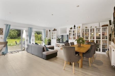 4 bedroom detached house to rent - Photo 3