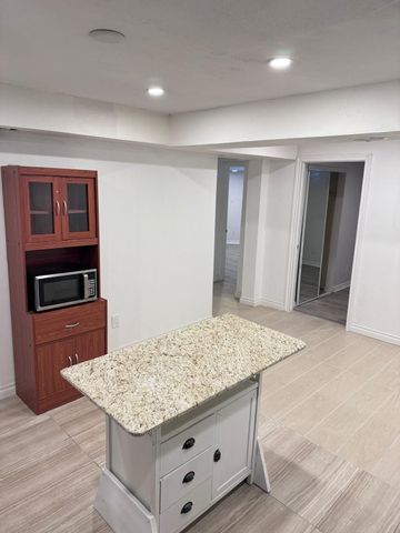 For Lease - 28 piccadilly Road, Richmond Hill, Ontario - Photo 2