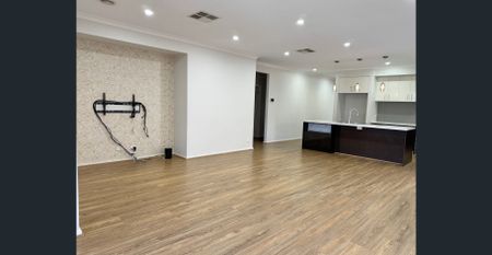 For Lease - Stylish Family Home with Space, Comfort & Convenience - Photo 2