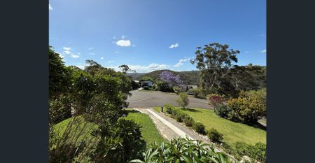 Family Home with Sweeping Bushland Views - Photo 4