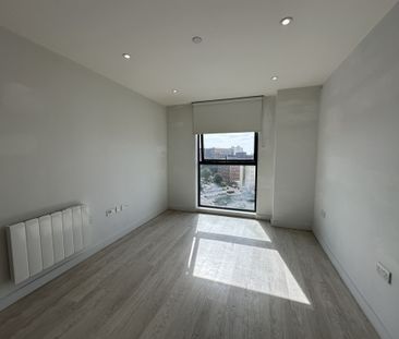 2 bed flat to rent in Holdenhurst Road, Bournemouth, BH8 - Photo 6