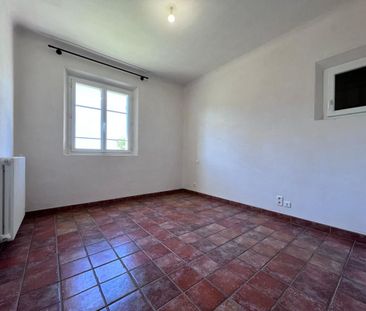 maison 5 pièces 141m2 MARSEILLE 13EME 2 725 euros - Photo 3